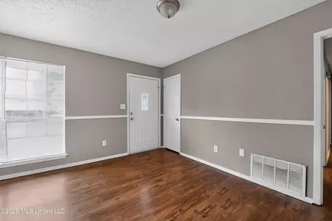 Living - 6558 Van Buren Rd, Jackson, MS 39213 photo 4 of 7