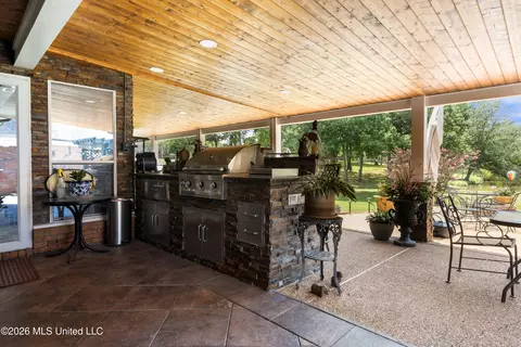 Exterior - 1977 Tara Lakes Dr, Hernando, MS 38632 photo 5 of 9