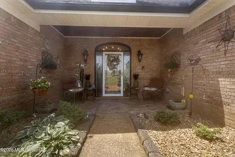 Exterior - 1977 Tara Lakes Dr, Hernando, MS 38632 photo 2 of 9
