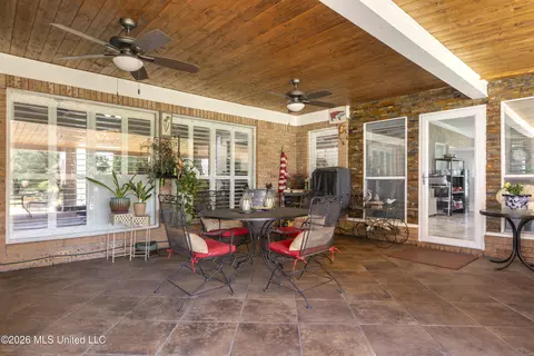 Exterior - 1977 Tara Lakes Dr, Hernando, MS 38632 photo 3 of 9
