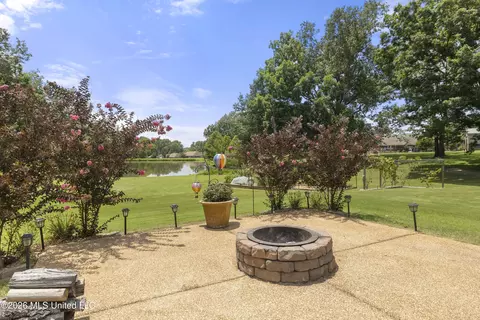 Exterior - 1977 Tara Lakes Dr, Hernando, MS 38632 photo 7 of 9