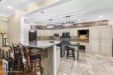 Kitchen - 1977 Tara Lakes Dr, Hernando, MS 38632 photo 1 of 2