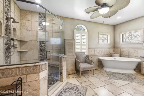Bath - 1977 Tara Lakes Dr, Hernando, MS 38632 photo 1 of 3