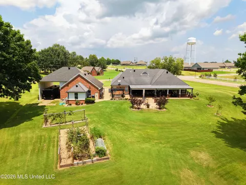 Exterior - 1977 Tara Lakes Dr, Hernando, MS 38632 photo 9 of 9
