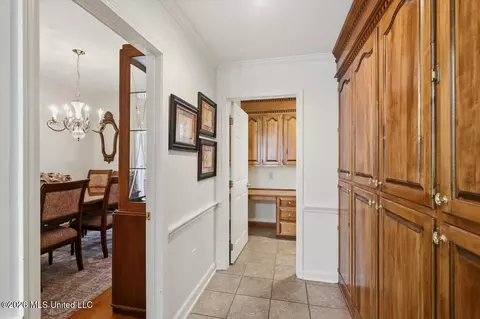 Entry Way - 31 Avery Cir, Jackson, MS 39211 photo 3 of 3