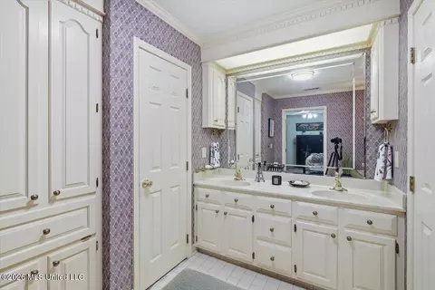 Bath - 31 Avery Cir, Jackson, MS 39211 photo 2 of 4