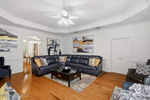 Living - 31 Avery Cir, Jackson, MS 39211 photo 1 of 2
