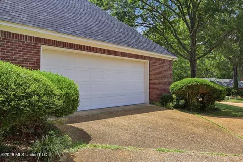 Exterior - 31 Avery Cir, Jackson, MS 39211 photo 2 of 14