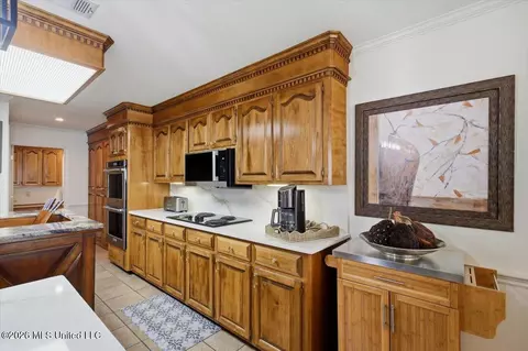 Kitchen - 31 Avery Cir, Jackson, MS 39211 photo 2 of 5
