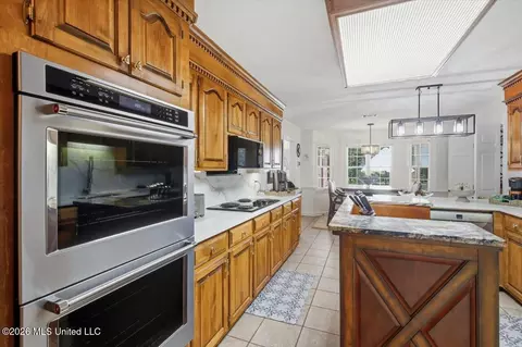 Kitchen - 31 Avery Cir, Jackson, MS 39211 photo 3 of 5