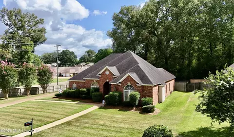 Exterior - 100 Trace Ridge Dr, Clinton, MS 39056 photo 7 of 19