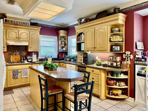 Kitchen - 100 Trace Ridge Dr, Clinton, MS 39056 photo 8 of 10