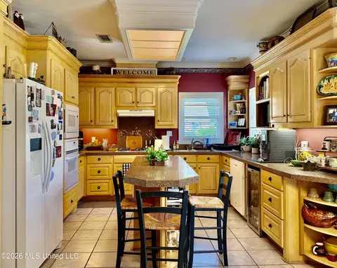 Kitchen - 100 Trace Ridge Dr, Clinton, MS 39056 photo 7 of 10