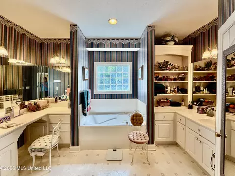 Bath - 100 Trace Ridge Dr, Clinton, MS 39056 photo 5 of 10