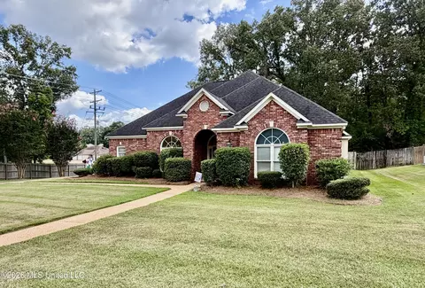 Exterior - 100 Trace Ridge Dr, Clinton, MS 39056 photo 4 of 19