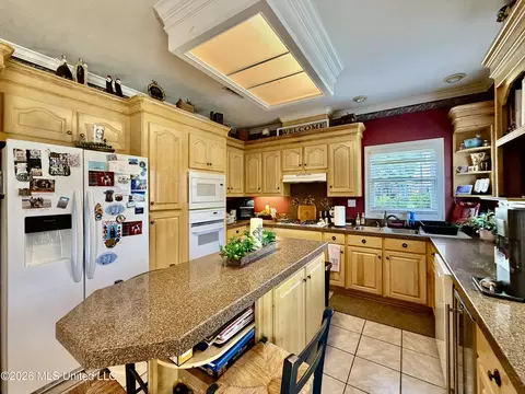 Kitchen - 100 Trace Ridge Dr, Clinton, MS 39056 photo 2 of 10
