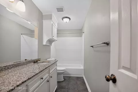 Bath - 326 Crestview Dr, Madison, MS 39110 photo 2 of 3