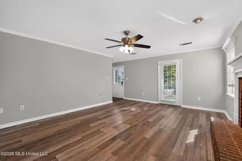 Living - 326 Crestview Dr, Madison, MS 39110 photo 1 of 3