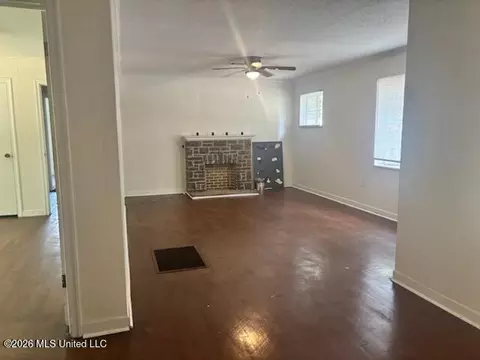 Living - 2001 Paden St, Jackson, MS 39204 photo 1 of 4