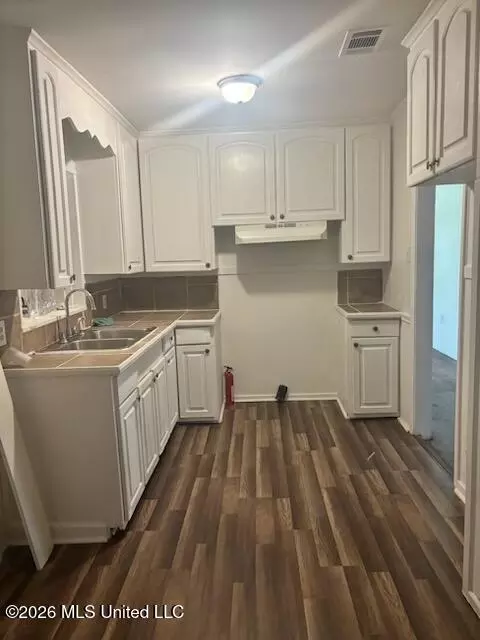 Kitchen - 2001 Paden St, Jackson, MS 39204 photo 1 of 1