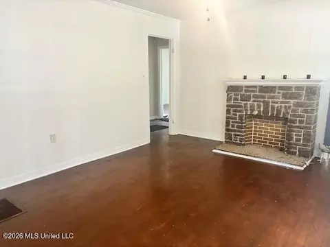 Living - 2001 Paden St, Jackson, MS 39204 photo 4 of 4