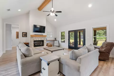 Living - 4191 E Tate Rd, Coldwater, MS 38618 photo 1 of 1
