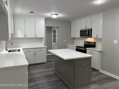 Kitchen - 5726 Medallion Dr, Jackson, MS 39211 photo 2 of 3