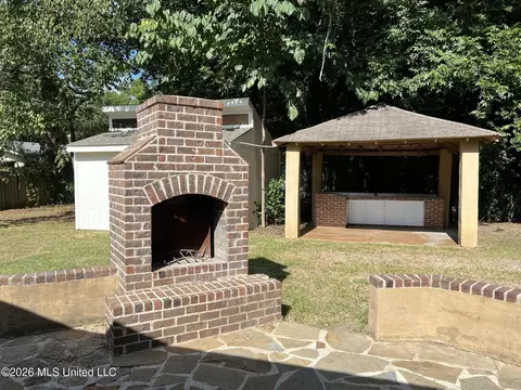 Exterior - 5726 Medallion Dr, Jackson, MS 39211 photo 2 of 4