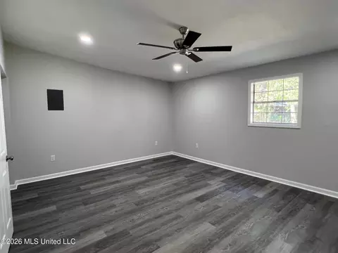 Living - 5726 Medallion Dr, Jackson, MS 39211 photo 4 of 8