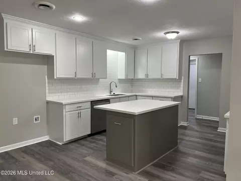 Kitchen - 5726 Medallion Dr, Jackson, MS 39211 photo 1 of 3