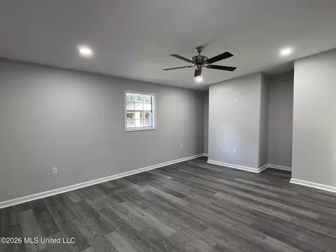 Living - 5726 Medallion Dr, Jackson, MS 39211 photo 5 of 8