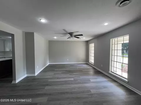 Living - 5726 Medallion Dr, Jackson, MS 39211 photo 1 of 8