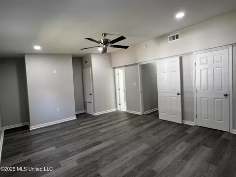 Living - 5726 Medallion Dr, Jackson, MS 39211 photo 6 of 8