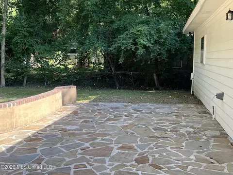 Exterior - 5726 Medallion Dr, Jackson, MS 39211 photo 3 of 4