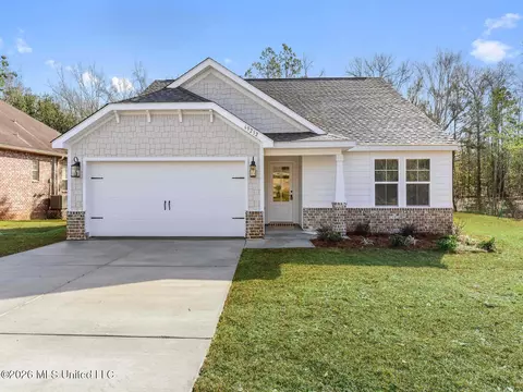 13529 Garland Rd, Ocean Springs, MS 39564
