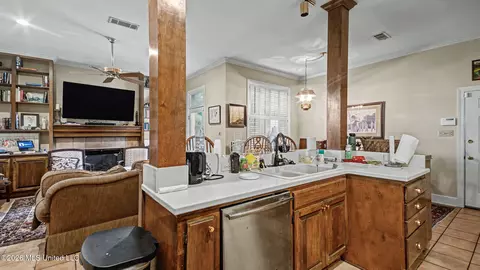 Kitchen - 1 Pond Side Dr, Jackson, MS 39211 photo 4 of 4