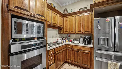 Kitchen - 1 Pond Side Dr, Jackson, MS 39211 photo 3 of 4