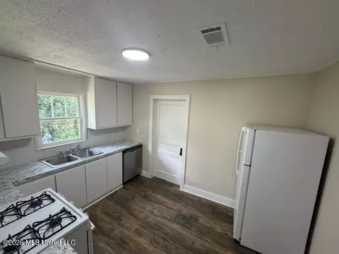Kitchen - 834 Ms-12, Kosciusko, MS 39090 photo 2 of 2