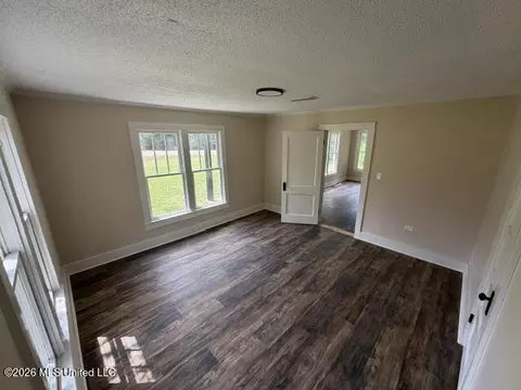 Living - 834 Ms-12, Kosciusko, MS 39090 photo 5 of 7