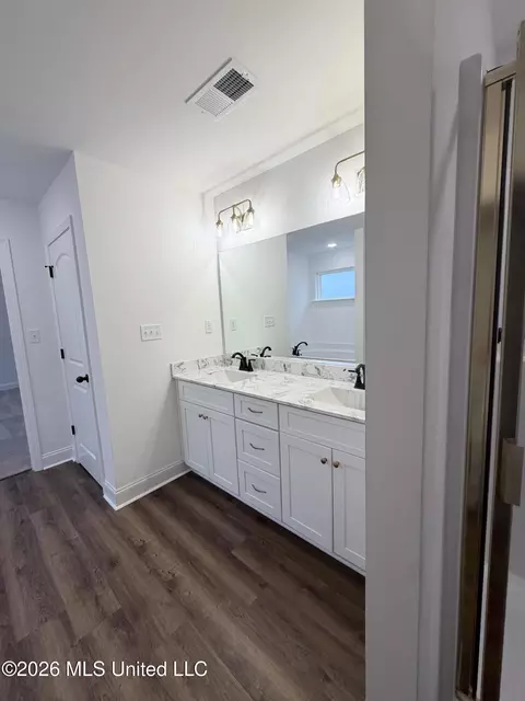Bath - 6079 River Birch Rd, Walls, MS 38680 photo 2 of 3