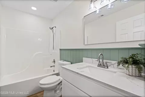 Bath - 9079 Hickory Dr, Olive Branch, MS 38654 photo 2 of 2