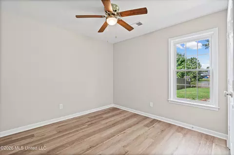 Bedroom - 9079 Hickory Dr, Olive Branch, MS 38654 photo 2 of 2