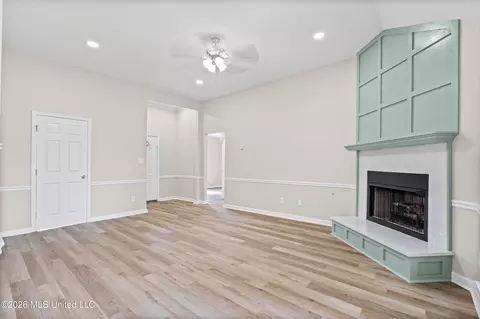 Living - 9079 Hickory Dr, Olive Branch, MS 38654 photo 3 of 3