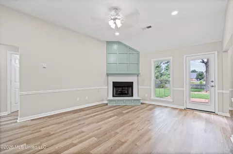 Living - 9079 Hickory Dr, Olive Branch, MS 38654 photo 2 of 3