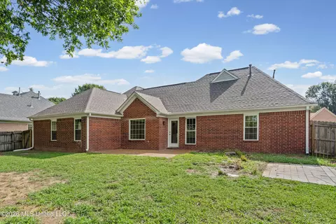 Exterior - 9079 Hickory Dr, Olive Branch, MS 38654 photo 3 of 4