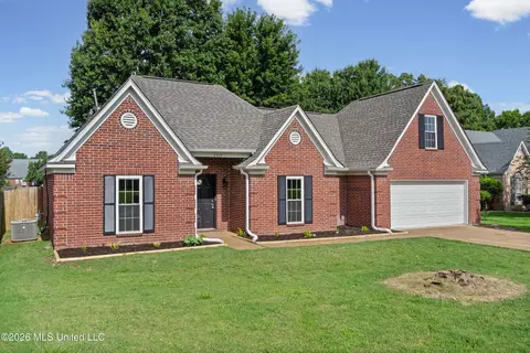 Exterior - 9079 Hickory Dr, Olive Branch, MS 38654 photo 2 of 4