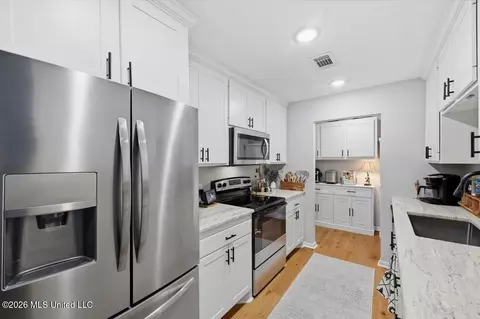 Kitchen - 115 Rowe Dr, Braxton, MS 39044 photo 2 of 4
