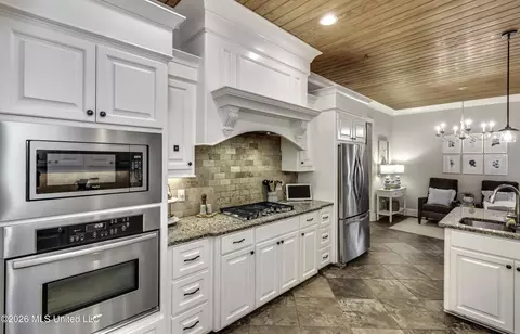 Kitchen - 175 Carmichael Blvd, Madison, MS 39110 photo 6 of 8