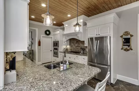 Kitchen - 175 Carmichael Blvd, Madison, MS 39110 photo 2 of 8