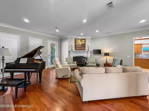 Living - 313 Lasalle Ct, Flowood, MS 39232 photo 1 of 3